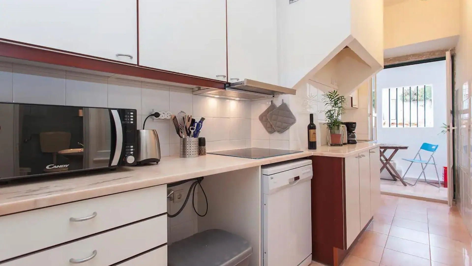 Whome Historical 2-Bed Alfama Charm Lissabon