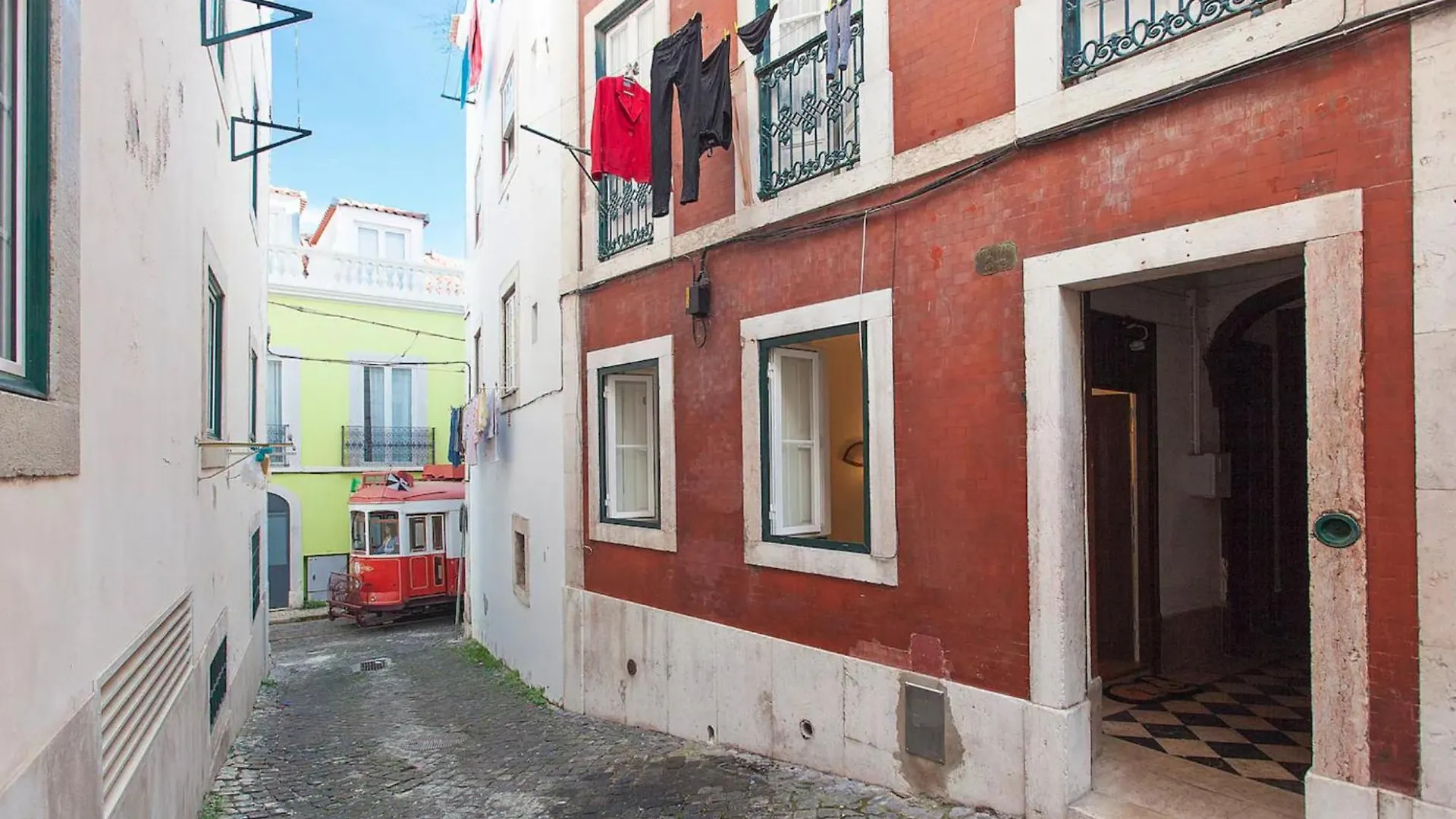 Whome Historical 2-Bed Alfama Charm Lissabon